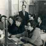 Группа курсантов-учителей химии. Занятие проводит заведующий кабинетом Семёнов П.П. 1969г.